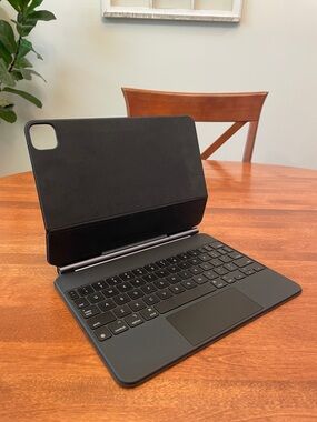 Apple Black Tablet Keyboard Case with Trackpad